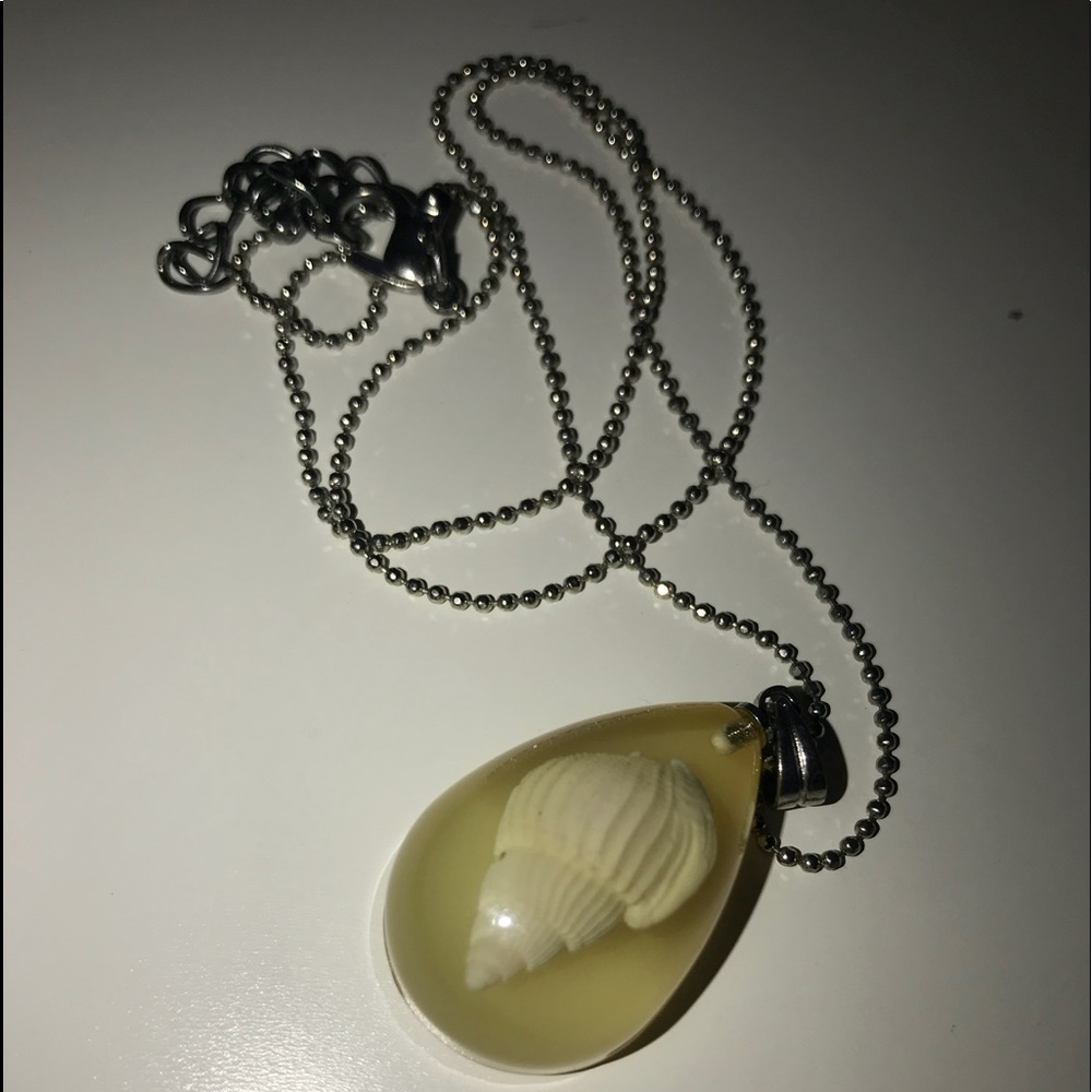 Seashell necklace - Picture 2 of 2